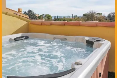 Image de Villa avec jardin jacuzzi et parking sécurisé a 150 m de la plage
