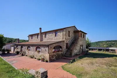 Appartement 'Agriturismo Tenuta Sant'Agnese' avec vue sur la montagne et jardin partagé