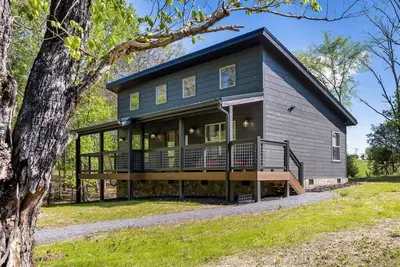 Image de Mountain Cabin Getaway: Jacuzzi & Stunning Views