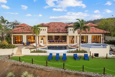 Image de Sprawling Villa - Ocean View Pool & Hot Tub