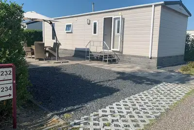 Image de Luxe 6 Persoon Chalet op Camping en Beach Resort Julianahoeve