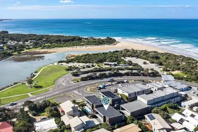 Image de Luxuriously Appointed Townhouse – River and Beach