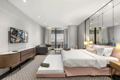 Image de Stylish Brickell Suite with Skyline Views