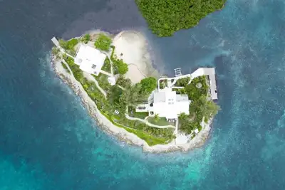 Image de Luxurious Private Island off Harbour Island - Pool, Beach, Boats, Staff