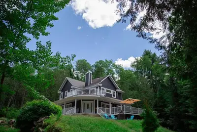 Image de Chalet Bleu | Hot Tub | Beach Access| Pool Table