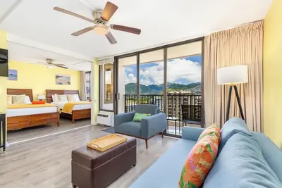 Image de Golf Course-City View Condo at the Waikiki Banyan By the Beach & Restaurants