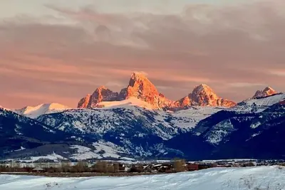 Image de Spacious 6-bedroom house w/ hot tub and Teton Views!