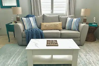 Town Treasure - King Bed - Walkable - Ac