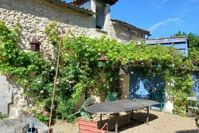 Image de Joli gîte dans le centre du bourg avec vue sur le château de Bourdeilles