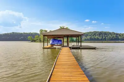 Image de Waterfront Wheeler Lake Home w/ Furnished Deck