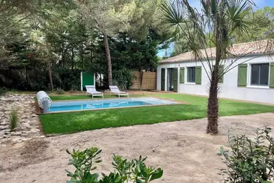 Image de Villa Trousse chemise - plage à pied! Piscine - golf & tennis