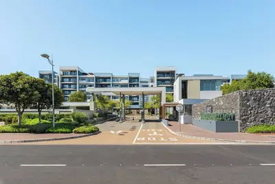 Image de 2 Bedroom In the Heart of Century City | Pool