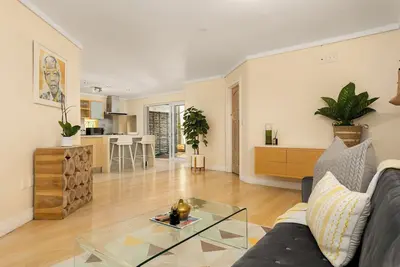 Image de Seapoint Home With Breathtaking Views | Inverter