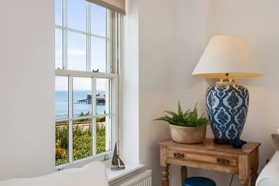 Image de Nash House - Seafront with Parking, Close to Town