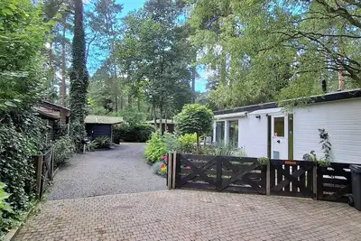 Image de Bospark Veluwe Heerlijk Genieten. Chalet is Ruim, Heeft Airco en Omheinde Tuin