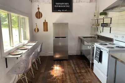 Image de Charming 2-bedroom cottage in Brookhaven with Ac