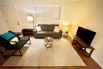 Image de Cozy 2-bedroom apartment in Eastside Colorado Springs with WiFi, Ac