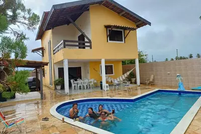 Image de Leve toda a sua família a este ótimo lugar com muito espaço para se divertir. \n\n