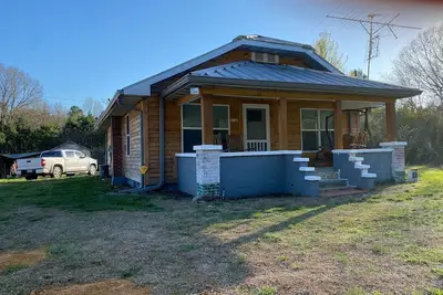 Image de Warm & inviting 1935 farmhouse near lakes-walking/riding trails modern amenities