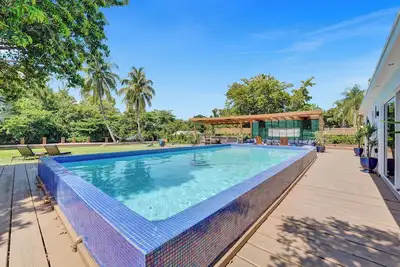 Image de Spacious 6-bedroom villa - with Outdoor Oasis - Pool in charming Fort Lauderdale