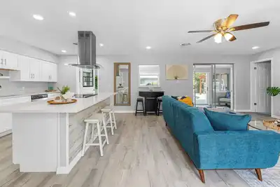Image de Calm Oasis Home, Pool, Walk to Restaurants