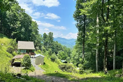 Image de Peaceful 3br Forest Retreat with Mountain Views – Perfect for Family Getaways!