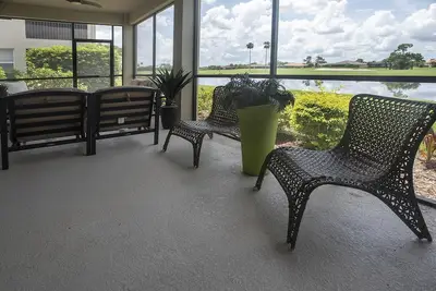 Image de Glamorous Coach Homes at River Strand