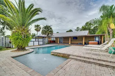 Image de Spacious Micanopy Farmhouse w/ Luxurious Pool!