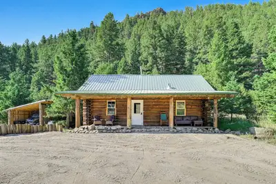 Image de Cozy Melrose Cabin w/ Fire Pit: Walk to River!