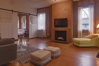 Image de Charming 3-bedroom apartment in delightful Beacon with Chef's Kitchen