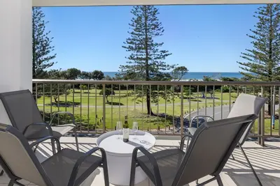 Image de Sunrise by the Sea - Oceanview Apartment