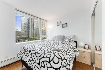 Image de 2 Bedroom condo in heart of Downtown Vancouver with Pool, Gym & Free Parking