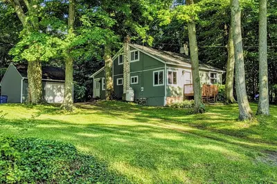 Image de Charming Island cottage with dock, accessible by car and boat