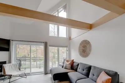 Image de E-302- Condo ski in and/et ski out 2 chambres