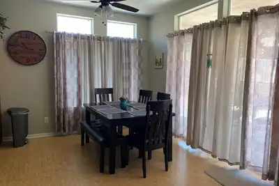 Image de 3 bedroom with den Bbq, Firepit, with WiFi, Ac in awesome Needles