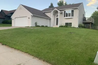 Image de Elegant & Secure Family Abode Grand 4-Bedroom Retreat (Entire House)