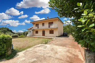 Image de Apartment 2361/116562 (Istria - Muntic), 10000m from the beach