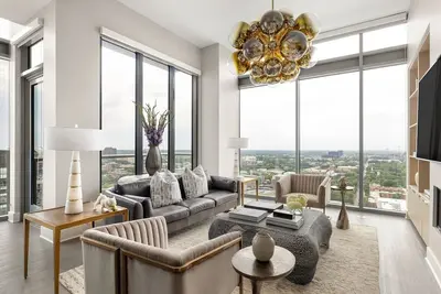 Image de 28th Floor Corner - Panoramic Penthouse by Atlanta Luxury Rentals