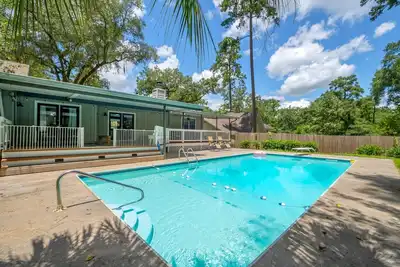 Image de Beautiful Cozy Pool Oasis, 3/2 Heated Pool Home, Fenced, Pet Friendly, King Bed