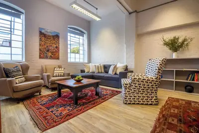 Image de Spacious apartment with rooftop pool, walk to vibrant and trendy V&A Waterfront.