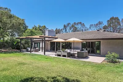 Image de Modern Serenity Luxury | Expansive Backyard!