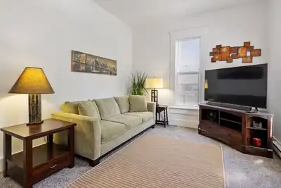 Image de The White Lotus: 2 mi to U of O/Downtown