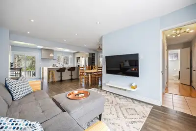 Image de Spacious Cozy Home with Bbq, Close to the Airport