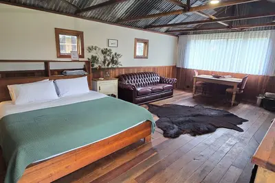 Image de The Mechanics - Unplug and unwind in your very own cabin in the woods.