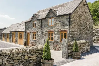 Image de Cosy Barn - Sleeps 8, Hot Tub & Countryside Views