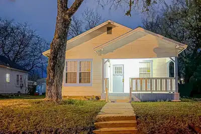 Image de Countryside house with porch, backyard, washer/dryer, & central Ac- dog-friendly