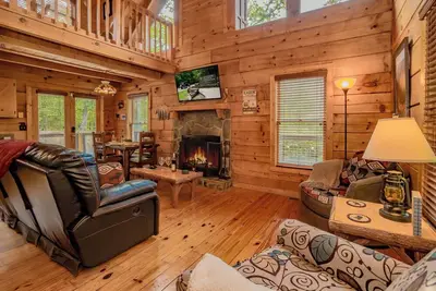 Image de New Listing! ! Quiet and secluded yet minutes to shopping, dining and attractions