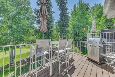 Image de Cloudcroft Townhome on Golf Course w/ Deck!
