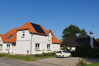 Image de Appartement 'Haus Hinz 3-Zi Fe-Wo An Der Ostsee' avec terrasse partagée, jardin partagé et Wi-Fi