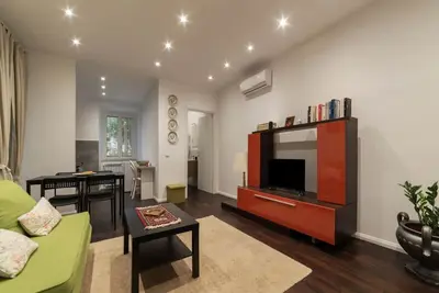 Image de Apartment located on the ground floor of a building, with two floors in total, without lift. In 55 m2 of space it accommodates 4 people, in the Nomentana/Sant'Agnese area. It is located 800 meters from the Sant'Agnese metro station, 1. 6 km from the